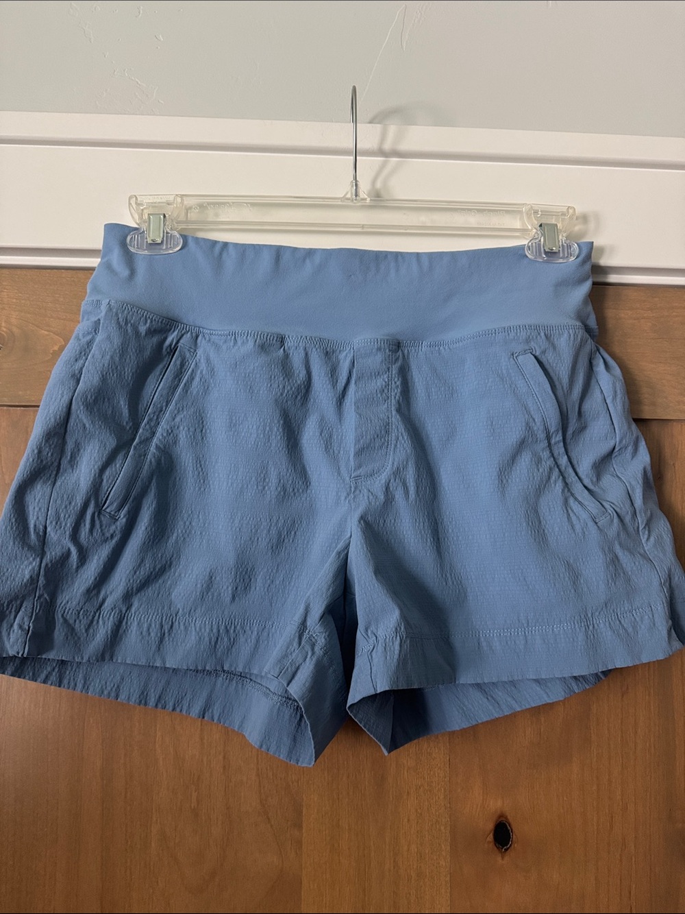 Athleta Womens Trekkie North Shorts Women’s 10 Blue Mid-Rise Athletic Stretch